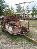 Moissonneuse lieuse (Fete de la Moisson St Simeon de Bressieux 2006) (1)